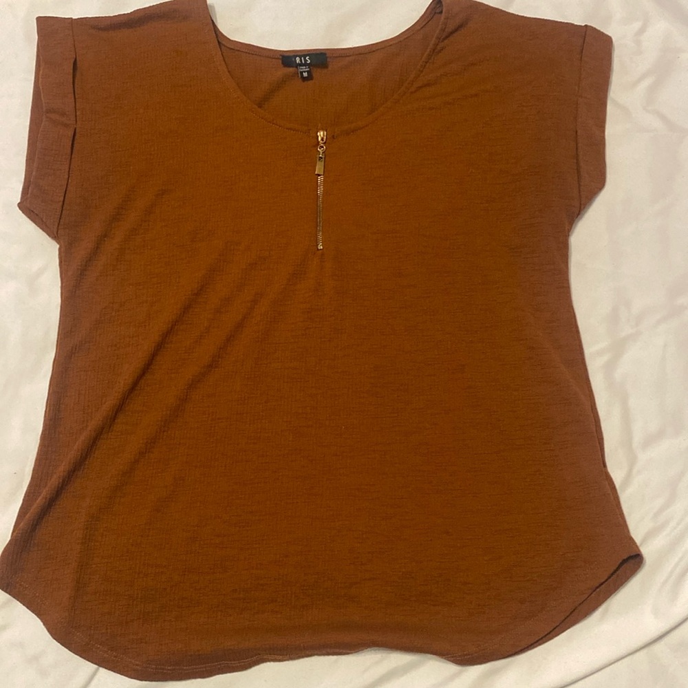 Ris Blouse sz Medium adjustable zipper front Casual T shirt style